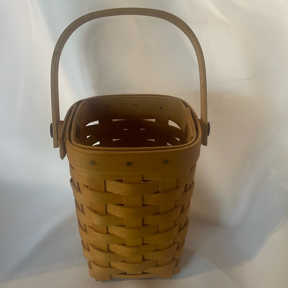 1998 American cancer society basket. Horizon of hope. Has cracked spots